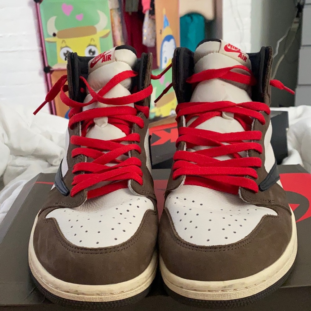 Jordan 1 Travis Scott